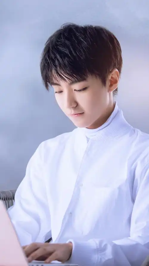 王俊凯清爽帅气白衣写真手机壁纸
