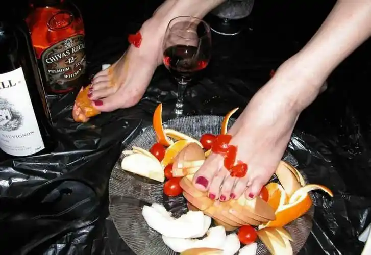 这小子连婚礼都不放过 玉足-水果盛宴