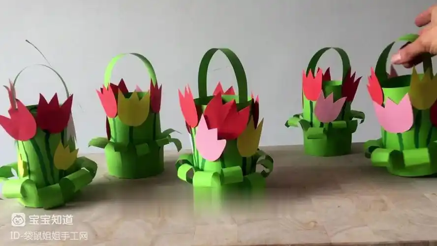 春季简单纸手工推荐 绿色简易纸花篮的制作方法