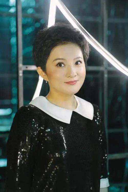 然而随着年龄增长,金铭小时候可爱的样子开始发生变化,而演员是严重