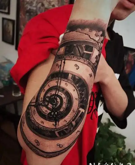 tag标签:女生胸前胸部钟表性感女生胸前精美的钟表纹身图案图片tag