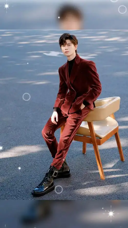 任嘉伦"红丝绒西装"绅士又矜贵,一眼心动的程度啊 !