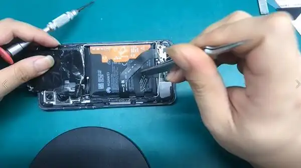 5g手机华为p40拆解内部大揭秘结构设计更偏向mate30pro