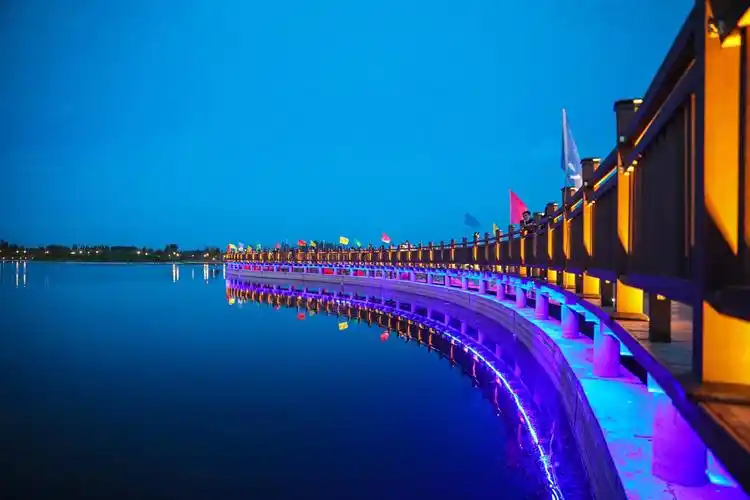 新疆塔城水波泛出秀色荷香沁人心脾