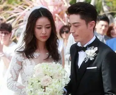 霍建华婚后首现身 回应婚礼拍照表情尴尬没有笑原因竟