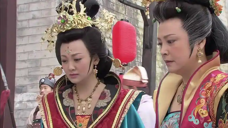 薛平贵与王宝钏 :银钏懊悔不已,宝钏不计前嫌让金钏去救她