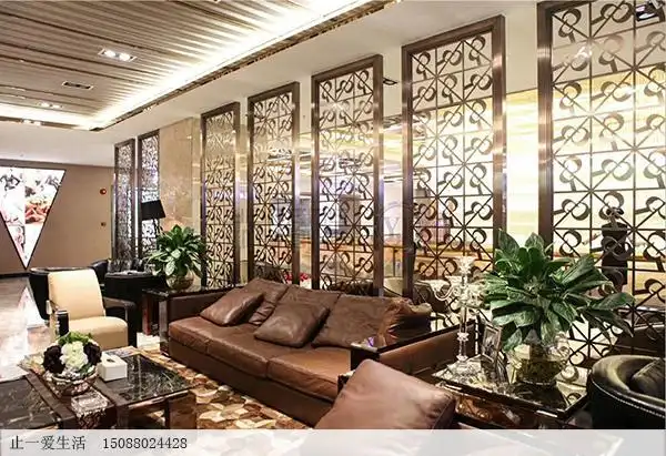 公司休闲洽谈室沙发隔断墙不锈钢镂空屏风效果图