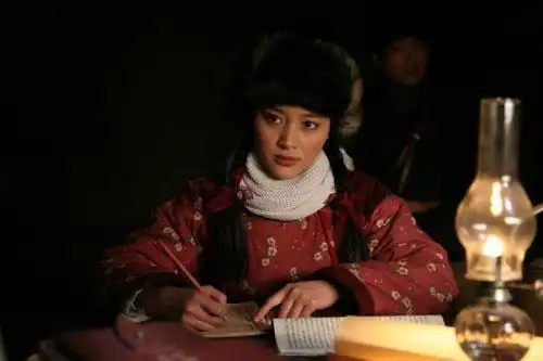 电视 《高粱红了》 新闻动态  据悉,强势登陆央视八套黄金强档的电视