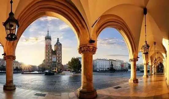 去了趟波兰旅游,难以置信3700多万人口的波兰,发展成这样了