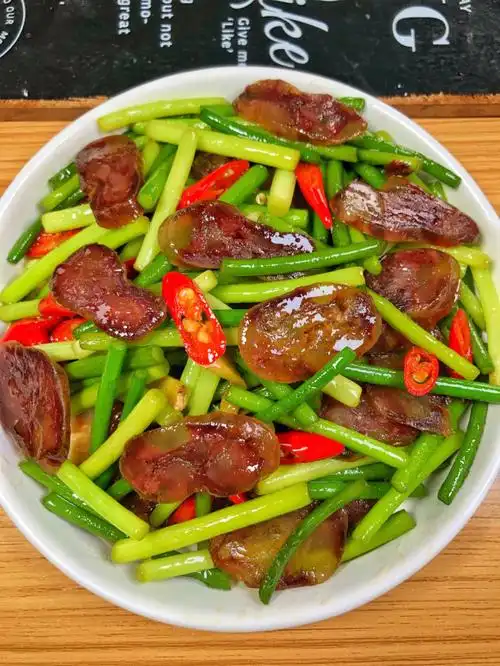 腊肠炒蒜苔