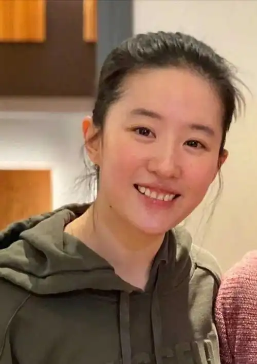 离开精修图的女明星长啥样无美颜无滤镜跟普通人没啥区别