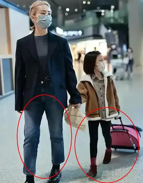 都在关注黄多多,黄少艾悄悄长大惊艳所有人,颜值逆袭成颜霸