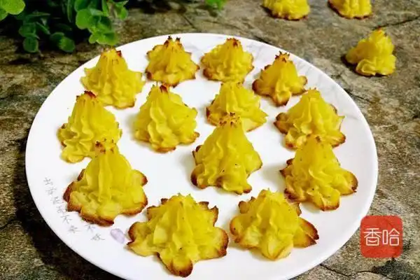 给孩子做一道简易小吃,焦香软糯,十分钟就出锅,闺女一连吃6个