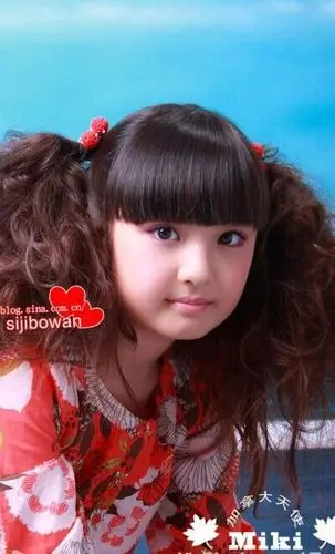 12岁的加拿大籍女孩akama miki与24岁歌手音乐人张木易公开相恋,两人