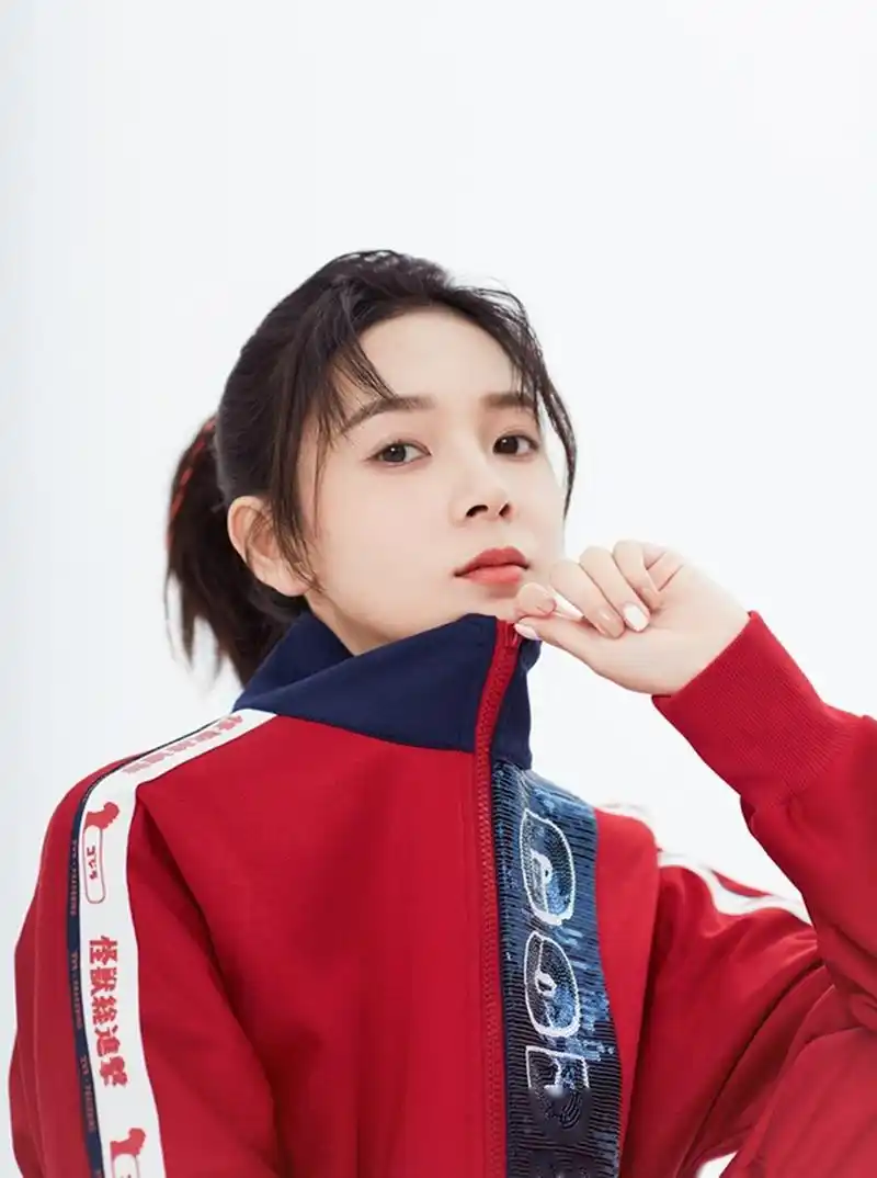 从《无心法师1》中的娇俏岳绮罗到剧版《致青春》的玉面小飞龙郑薇,从