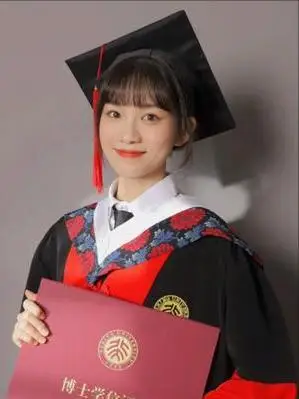 北大"娃娃脸"医学博士走红,颜值与实力并存,网友却劝别做医生|美女