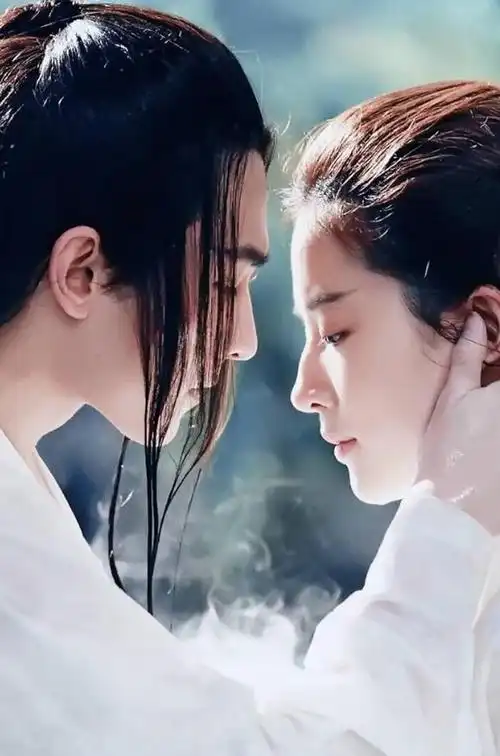 近日,一部名叫《十里桃花后传》的剧也上线了,顾名思义,该剧就是