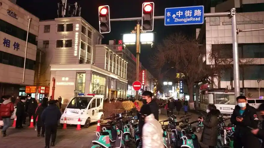 正月十五晚上的沈阳中街