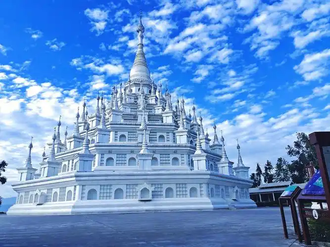 值得一去的地方德宏芒市银塔