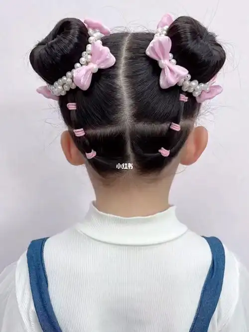 天气变暖扎个双丸子看着清爽又舒适儿童编发扎发丸子头