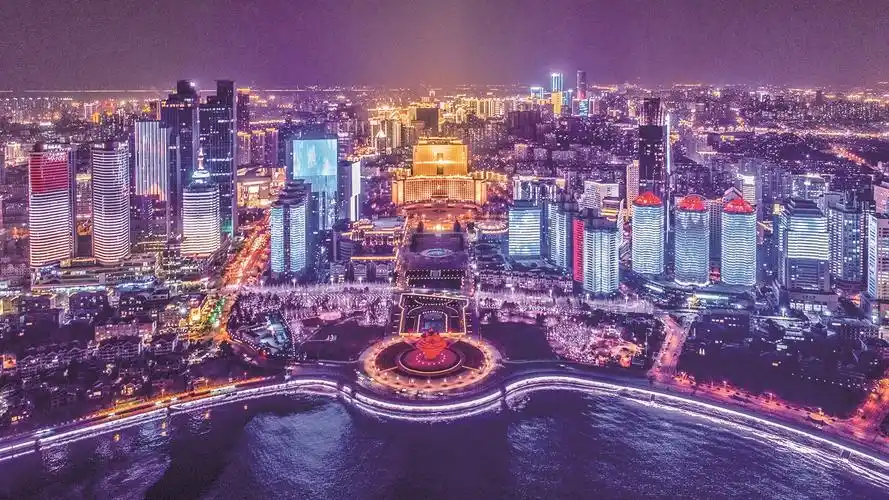 图为青岛浮山湾夜景.王华 摄