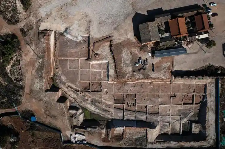 云南晋宁古城村遗址新石器时代到宋元时期丰富的文化遗存揭示了从距今