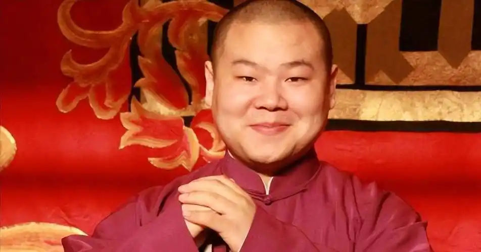 一直"装傻充愣"的岳云鹏,已经走上了一条不归路?_相声_人们_观众