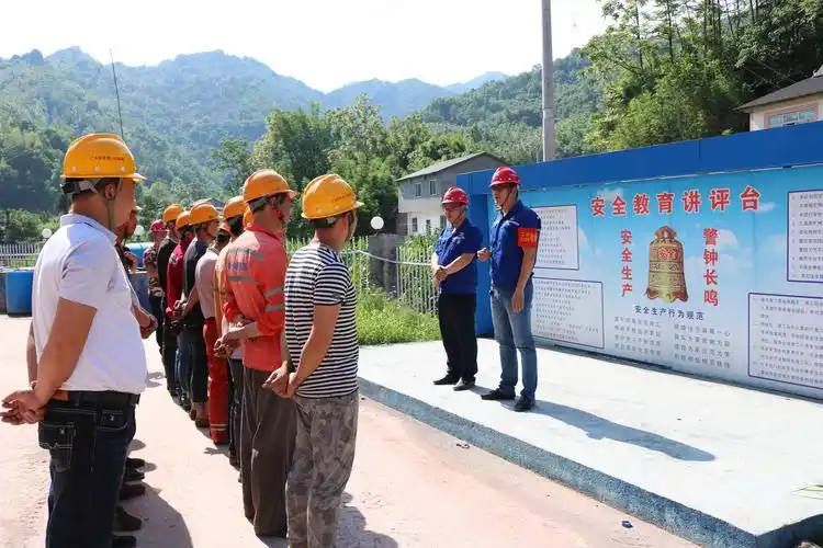 仁沐项目部:施工现场讲授"安全课"