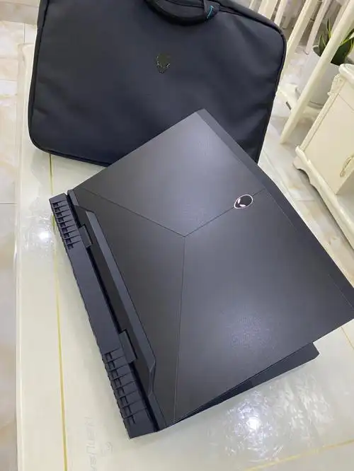 95新高端大气外星人17r5游戏笔记本电脑17寸 旗舰机 黑武士 黑金刚