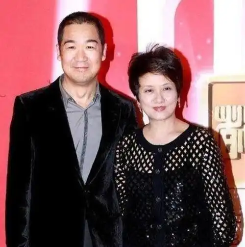 只可惜这种幸福生活没能维持很久,在被丈夫抛弃后罗秀春担心相依为命