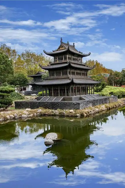 无论是其浓厚的文化底蕴还是壮丽的风景,岳阳楼都吸引着无数游客前来