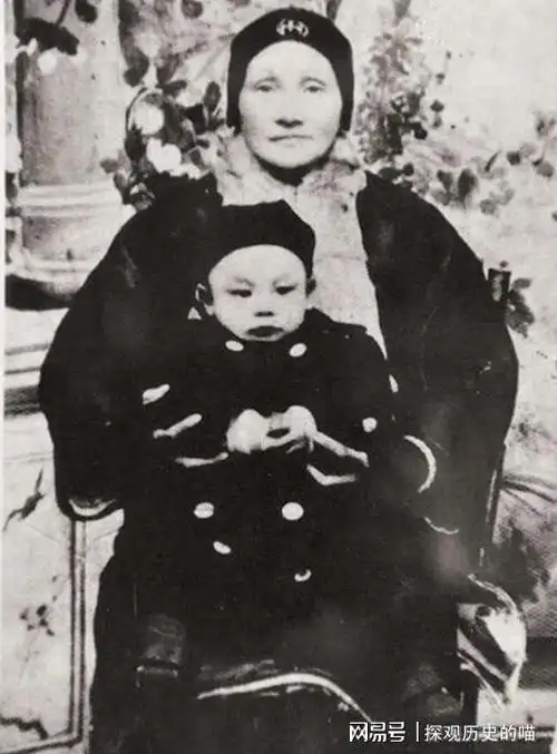 蒋介石大哥曾与蒋母争家产被西安事变消息吓死死后风光大葬