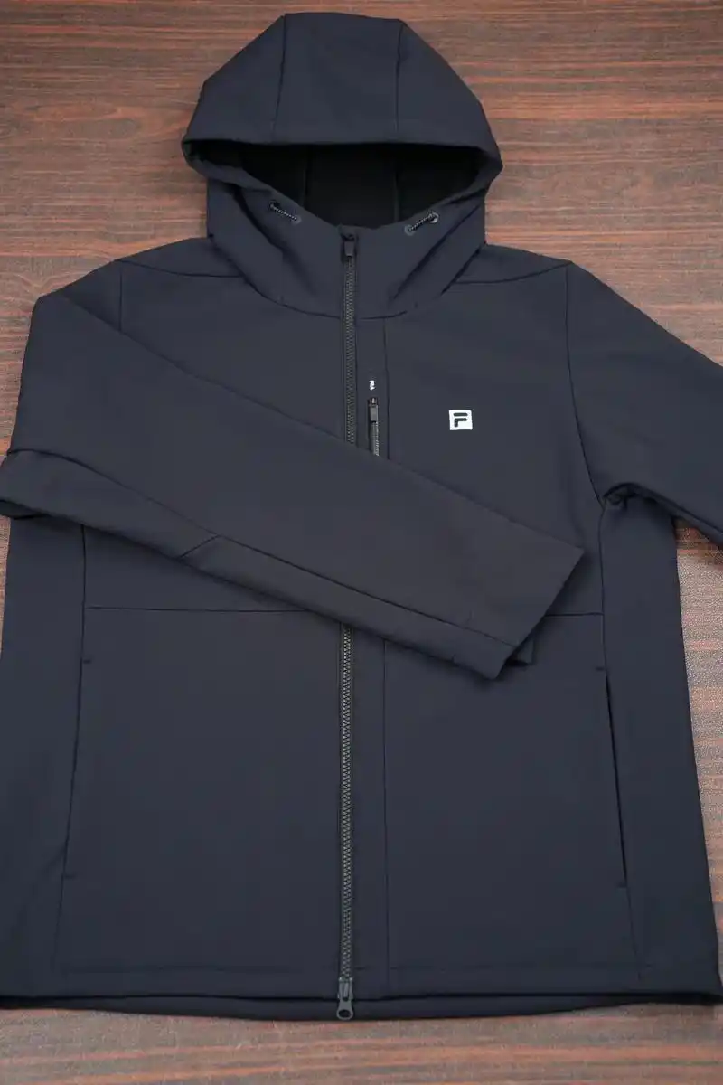 斐乐秋冬加绒外套,质感面料防水耐磨,内里加绒,防风又保暖#品 - 抖音