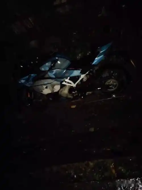 摩友半夜骑车掉进沟里我们从吉首出发奔赴130公里去救援