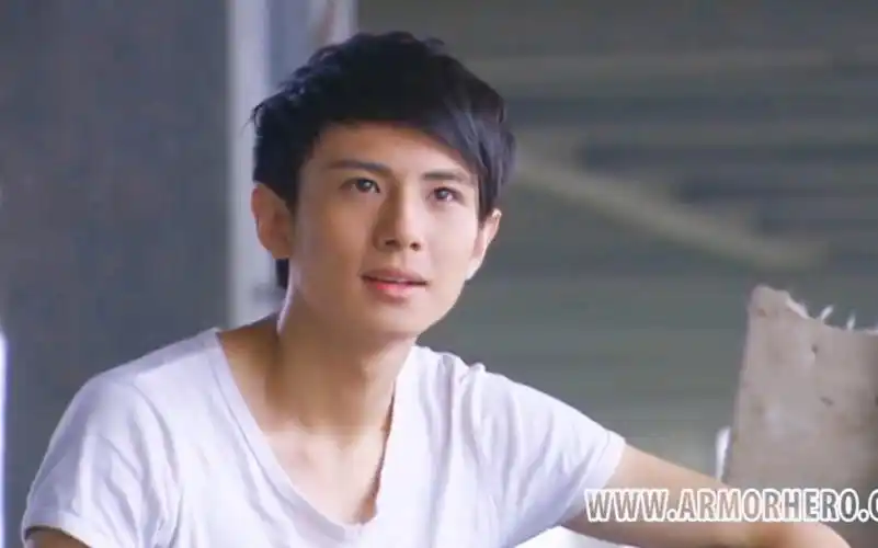 铠甲勇士刑天乔奢费复活后被沙宾救走两人呆在废弃工厂里