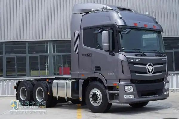 福田戴姆勒欧曼gtl6*4牵引车实拍图