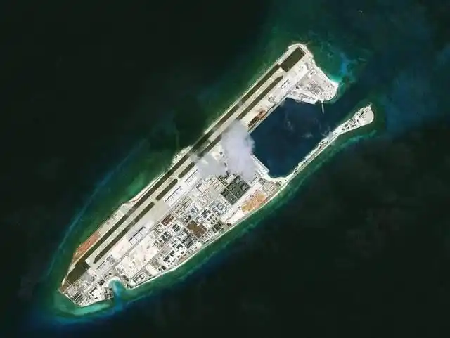 永暑岛大变模样,3000米飞机跑道赫然显现,美媒:至少一个师火力