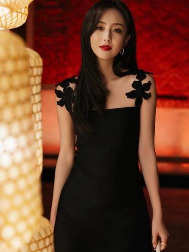 佟丽娅明星同款立体花朵短裙女连衣裙吊带连衣裙夏季礼服女装伴娘