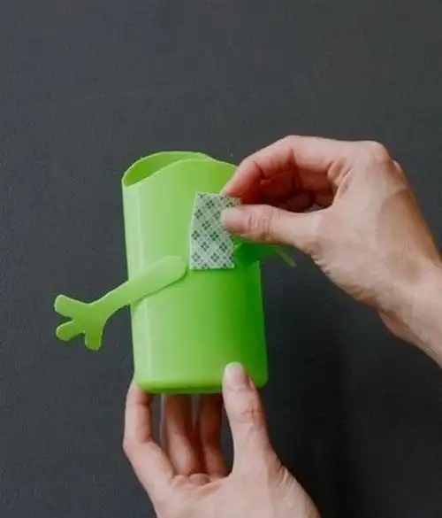 废物利用:洗发水瓶子做成的小怪兽笔筒 (6)