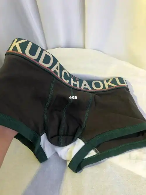 男生内裤这个白色的位置有点像姨妈巾71
