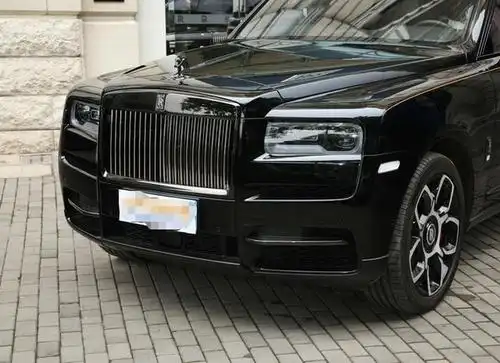 为啥劳斯莱斯的车都有"奖杯"标志?老司机:看见得绕路走