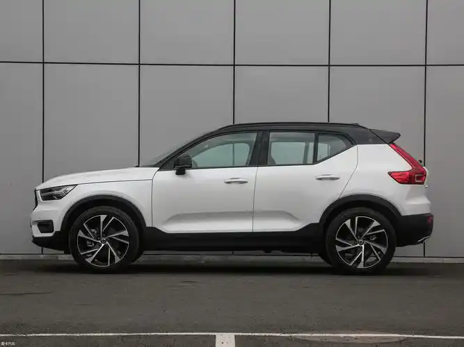 【2019款沃尔沃xc40(进口)t5 四驱运动 日暮水晶白限定版_整体外观_3