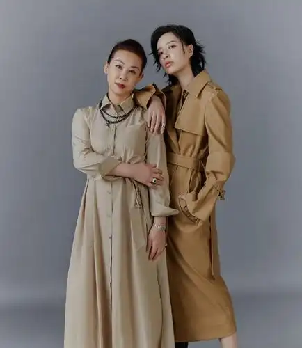 董子健丈母娘不服老和孙怡录节目打扮真时髦成妈妈辈穿搭模板