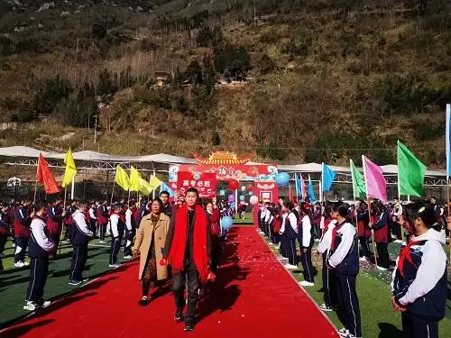 宝兴县中学举行高三成人仪式暨中高考誓师大会活动