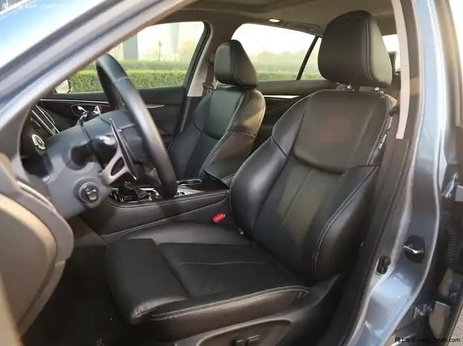 英菲尼迪q50l 图片