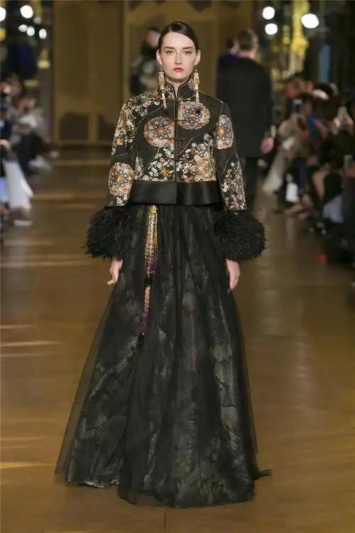 服装设计融合中国戏曲盖娅传说巴黎时装周展现最美中国风