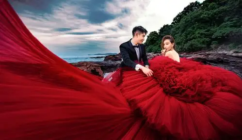 大气优雅海边礁石婚纱照