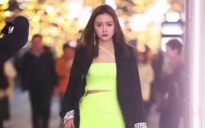 看谁又出镜了模特伊瑟拉