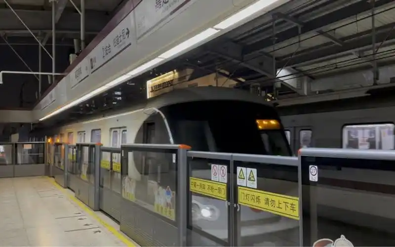 【上海地铁】11号线奶咖二世1182鬼畜进站