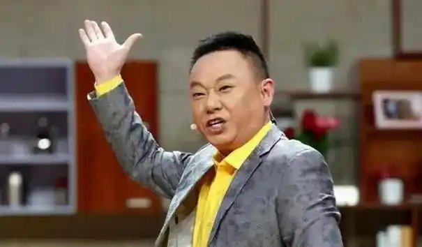 他是春晚常客,倾家荡产陪妻子抗癌21年,如今52岁就满头白发|邵峰|李华